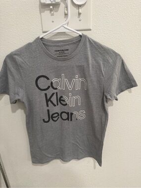 Boys T shirt size M 10/12